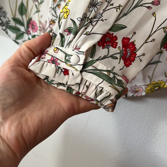 3/$15 SALE LOFT Long Sleeve V-Neck Floral Blouse - Picture 4 of 5